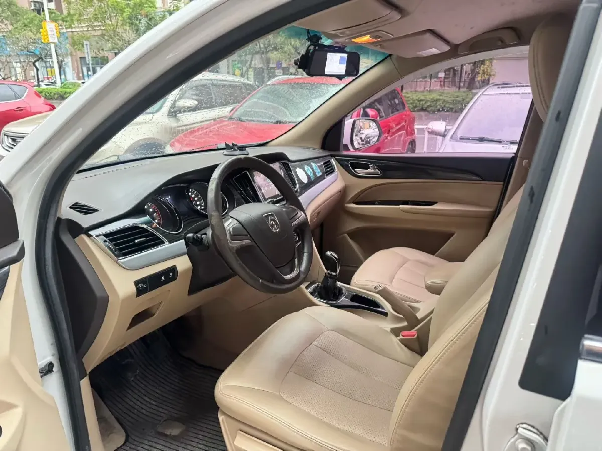 2016 BaoJun 730 1.5L 112HP L4 5MT,autocango,china used car exporter,china ev exporter,chinese used car exporter,chinese used ev exporter