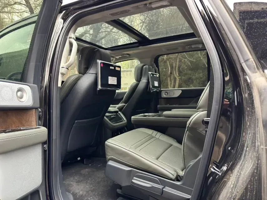 2024 Lincoln Navigator 3.5T 415HP V6 10AT,autocango,china used car exporter,china ev exporter,chinese used car exporter,chinese used ev exporter