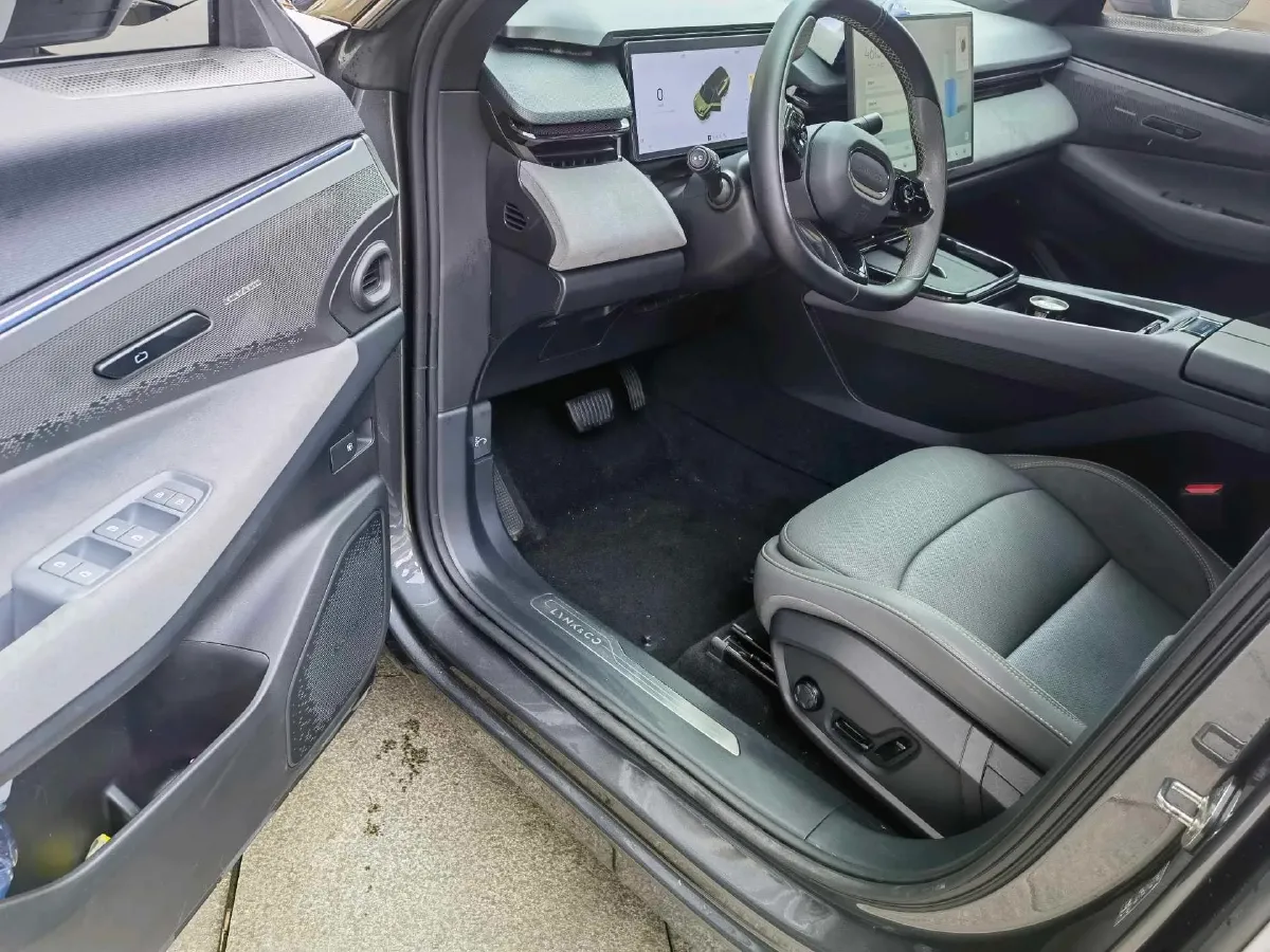 2025 LYNK&CO 08 EM-P 1.5T 163HP L4 3DHT PHEV 21.2KWH,autocango,china used car exporter,china ev exporter,chinese used car exporter,chinese used ev exporter