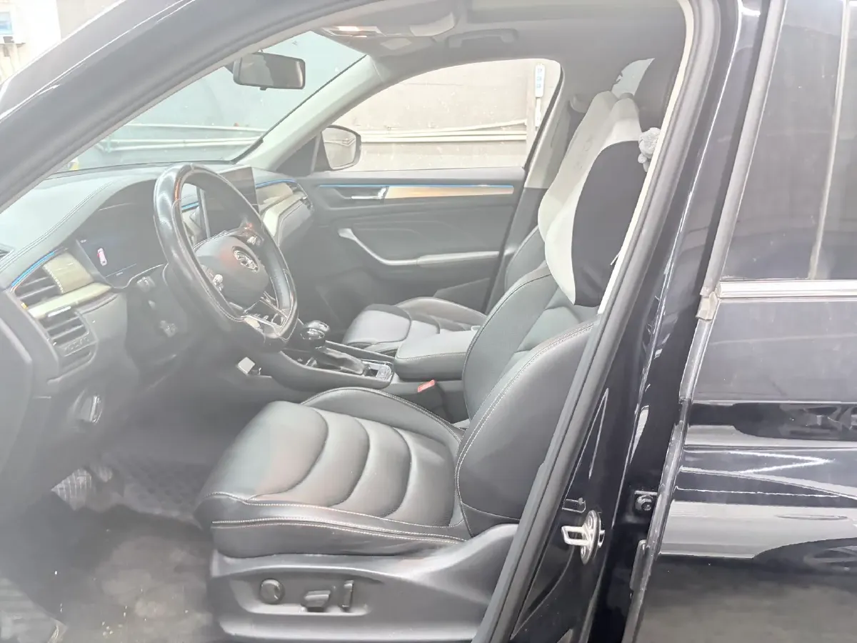 2024 Skoda Kodiak 2.0T 186HP L4 7DCT,autocango,china used car exporter,china ev exporter,chinese used car exporter,chinese used ev exporter