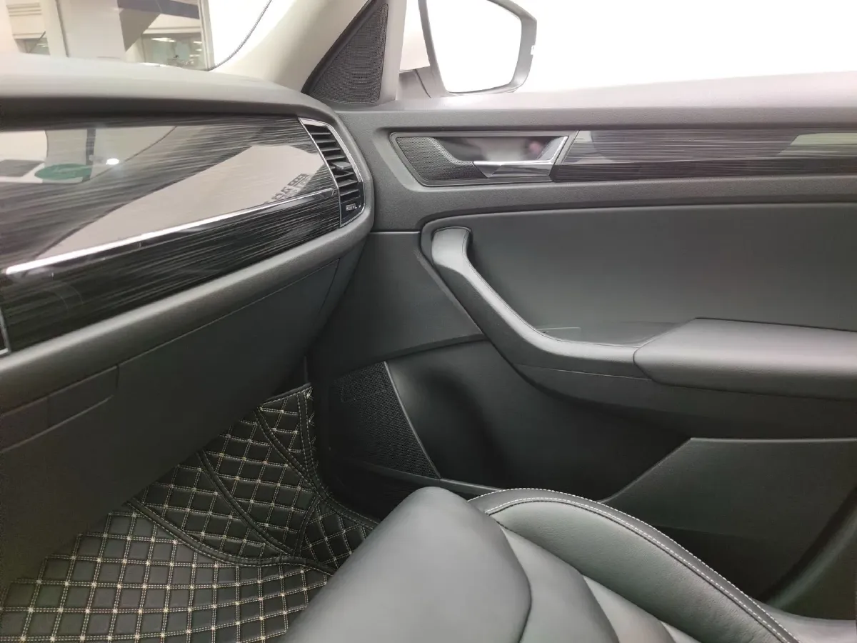 2024 Skoda Kodiak 2.0T 186HP L4 7DCT,autocango,china used car exporter,china ev exporter,chinese used car exporter,chinese used ev exporter