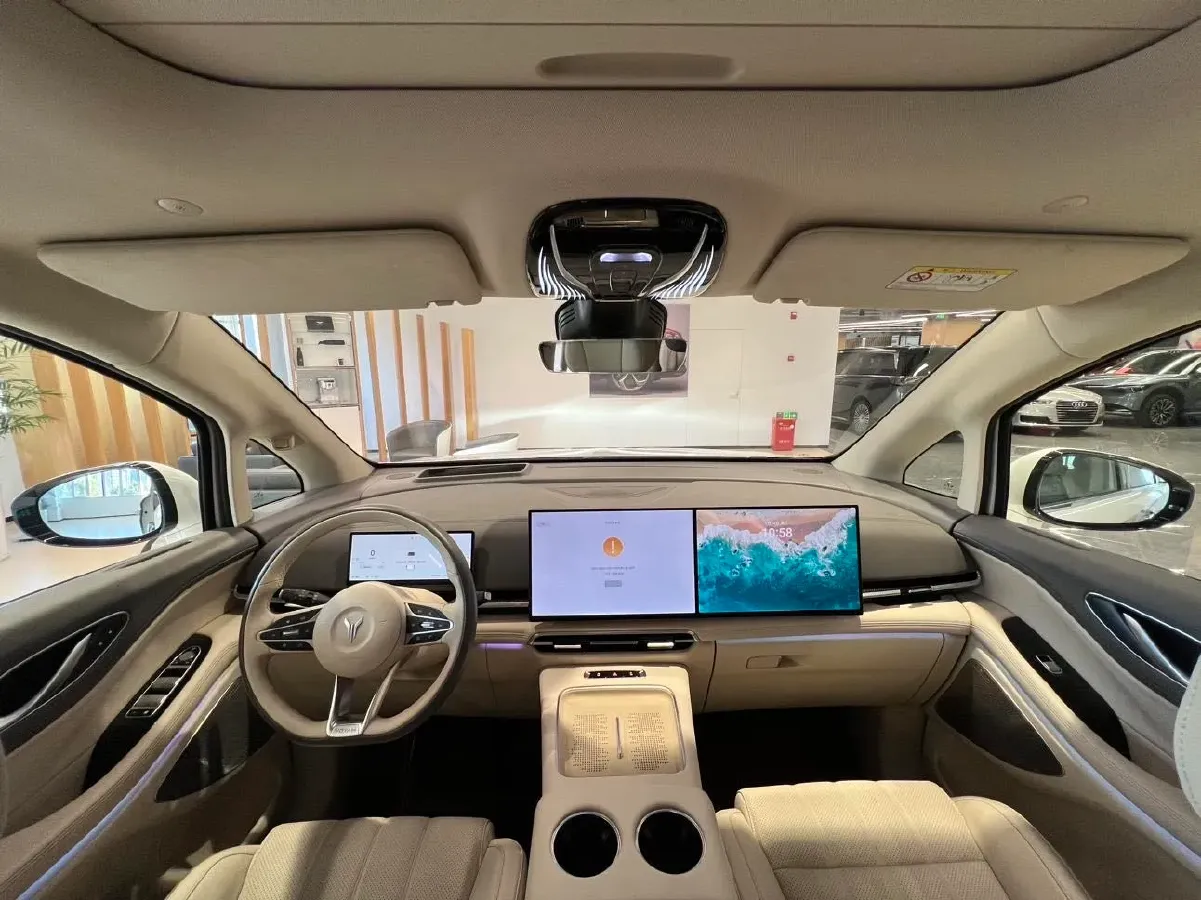 2025 Voyah Dream 1.5T 150HP L4 PHEV 41.7KWH,autocango,china used car exporter,china ev exporter,chinese used car exporter,chinese used ev exporter