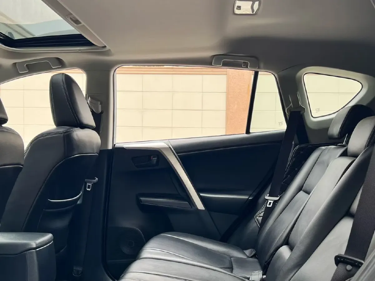 2018 Toyota RAV4 2.0L 151HP L4 CVT,autocango,china used car exporter,china ev exporter,chinese used car exporter,chinese used ev exporter