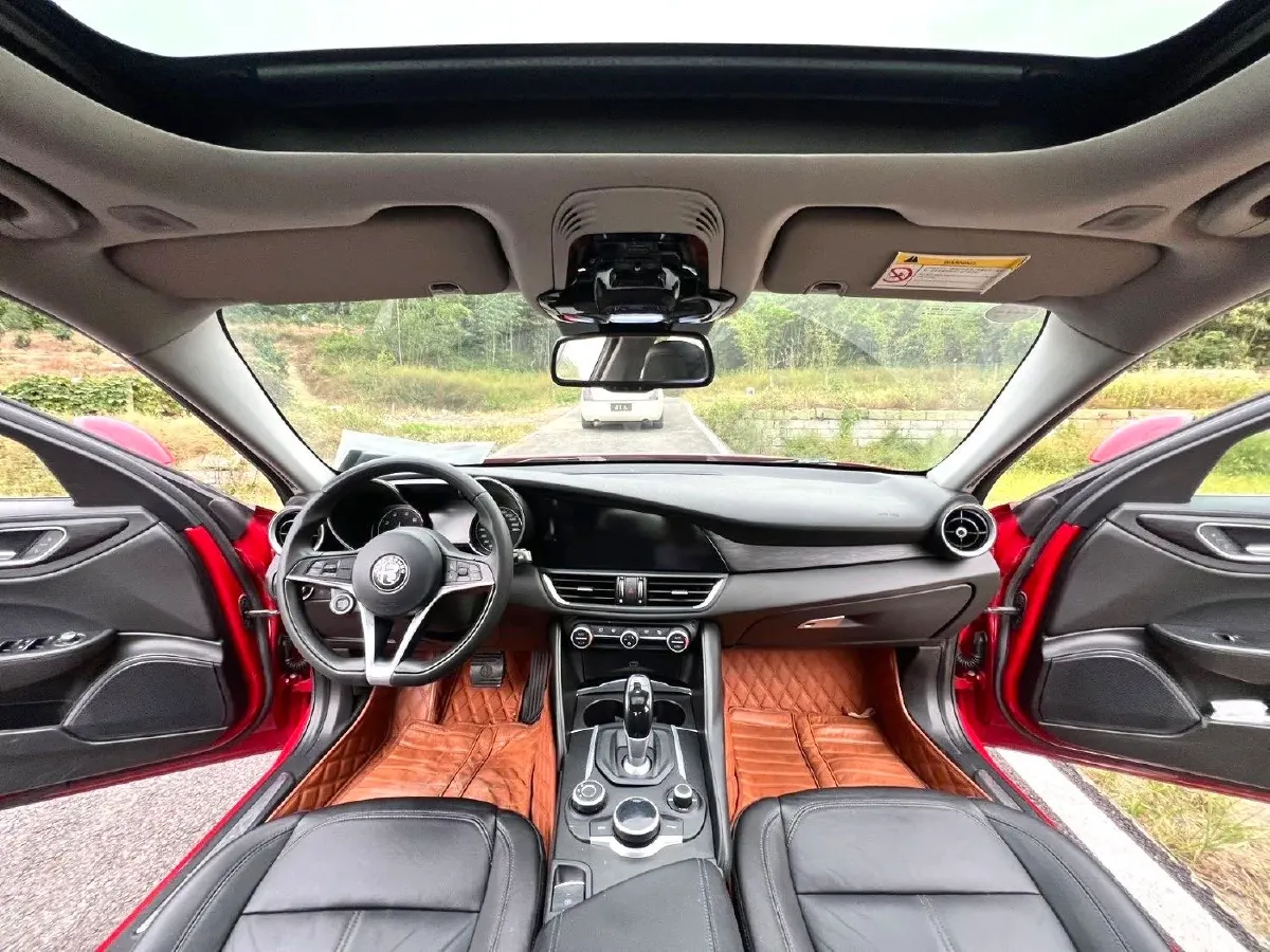 2017 Alfa Romeo Giulia 2.0T 200HP L4 8AT,autocango,china used car exporter,china ev exporter,chinese used car exporter,chinese used ev exporter