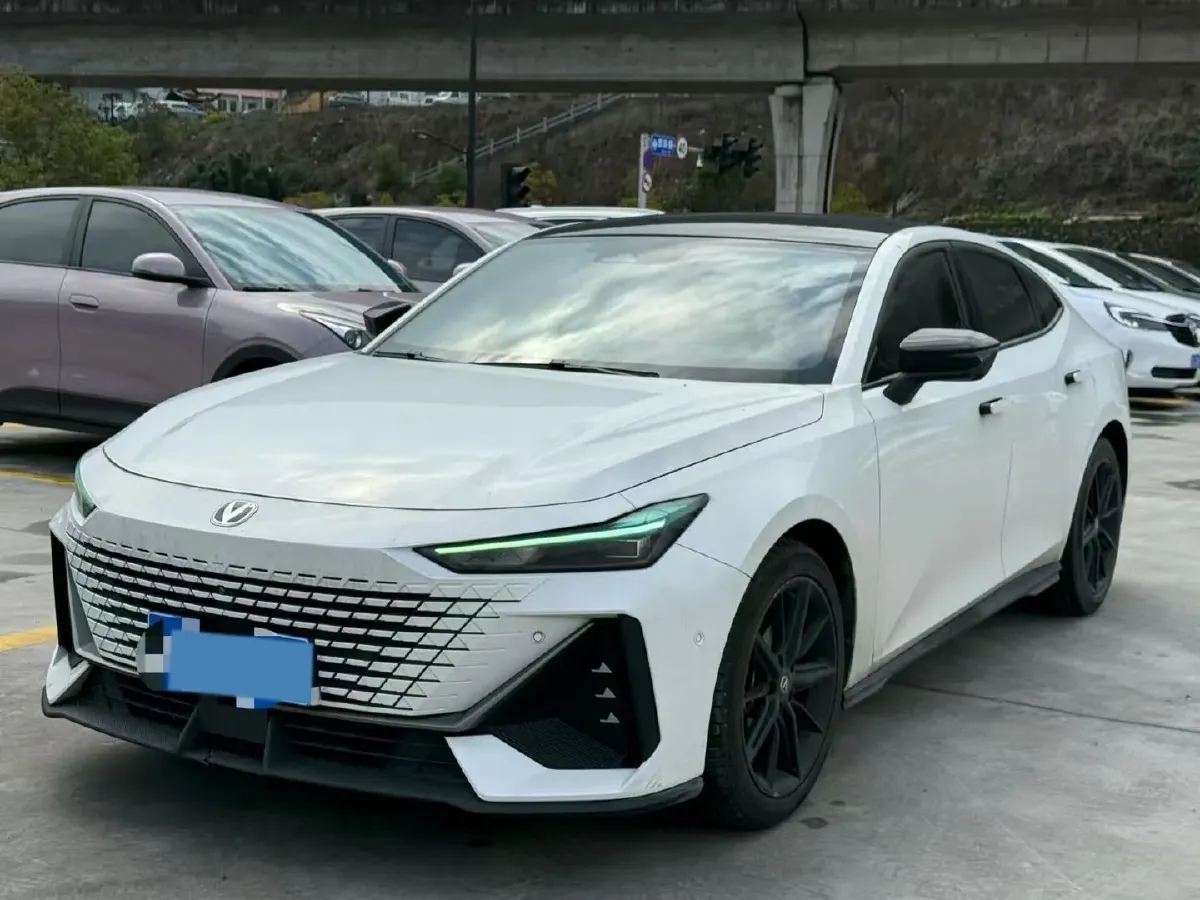2022 ChangAn UNI-V 1.5T 188HP L4 7DCT,autocango,china used car exporter,china ev exporter,chinese used car exporter,chinese used ev exporter
