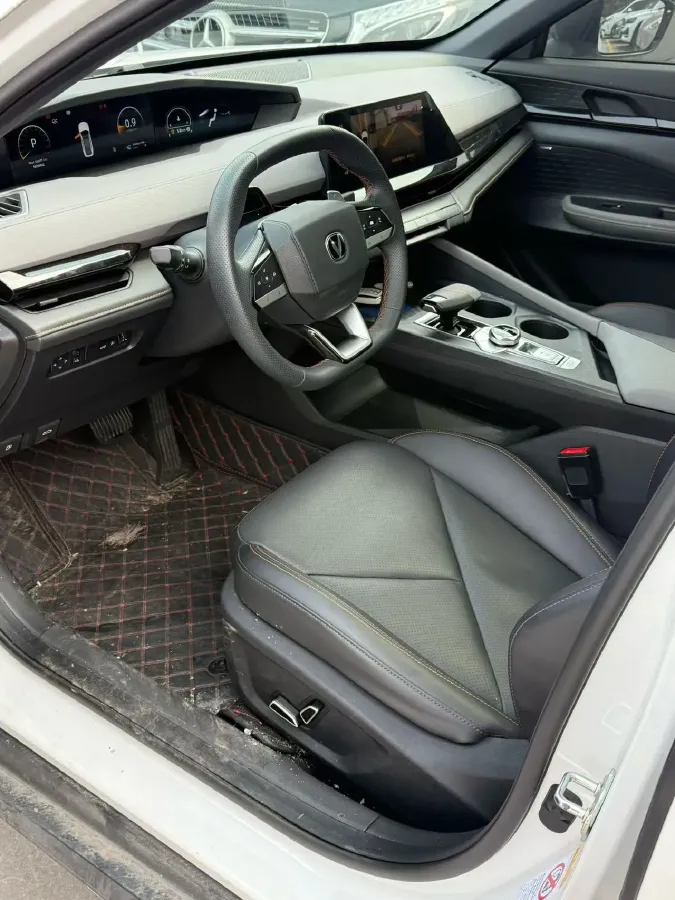 2022 ChangAn UNI-V 1.5T 188HP L4 7DCT,autocango,china used car exporter,china ev exporter,chinese used car exporter,chinese used ev exporter