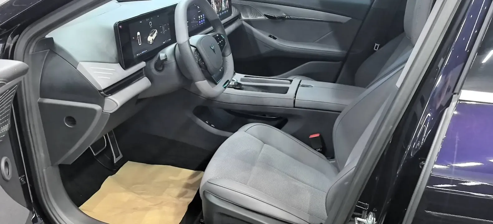 2024 Voyah ZhuiGuang 1.5T 136HP L4 PHEV 43KWH,autocango,china used car exporter,china ev exporter,chinese used car exporter,chinese used ev exporter