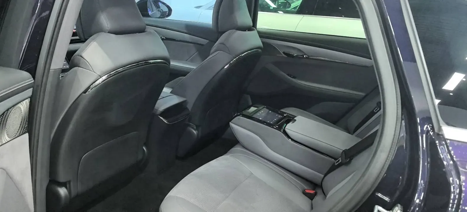 2024 Voyah ZhuiGuang 1.5T 136HP L4 PHEV 43KWH,autocango,china used car exporter,china ev exporter,chinese used car exporter,chinese used ev exporter