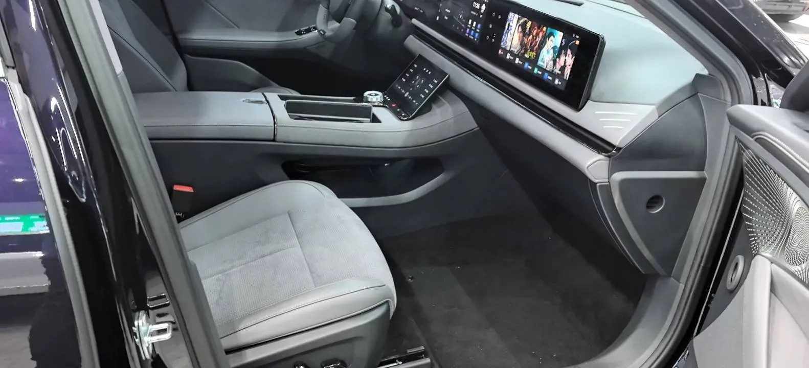 2024 Voyah ZhuiGuang 1.5T 136HP L4 PHEV 43KWH,autocango,china used car exporter,china ev exporter,chinese used car exporter,chinese used ev exporter