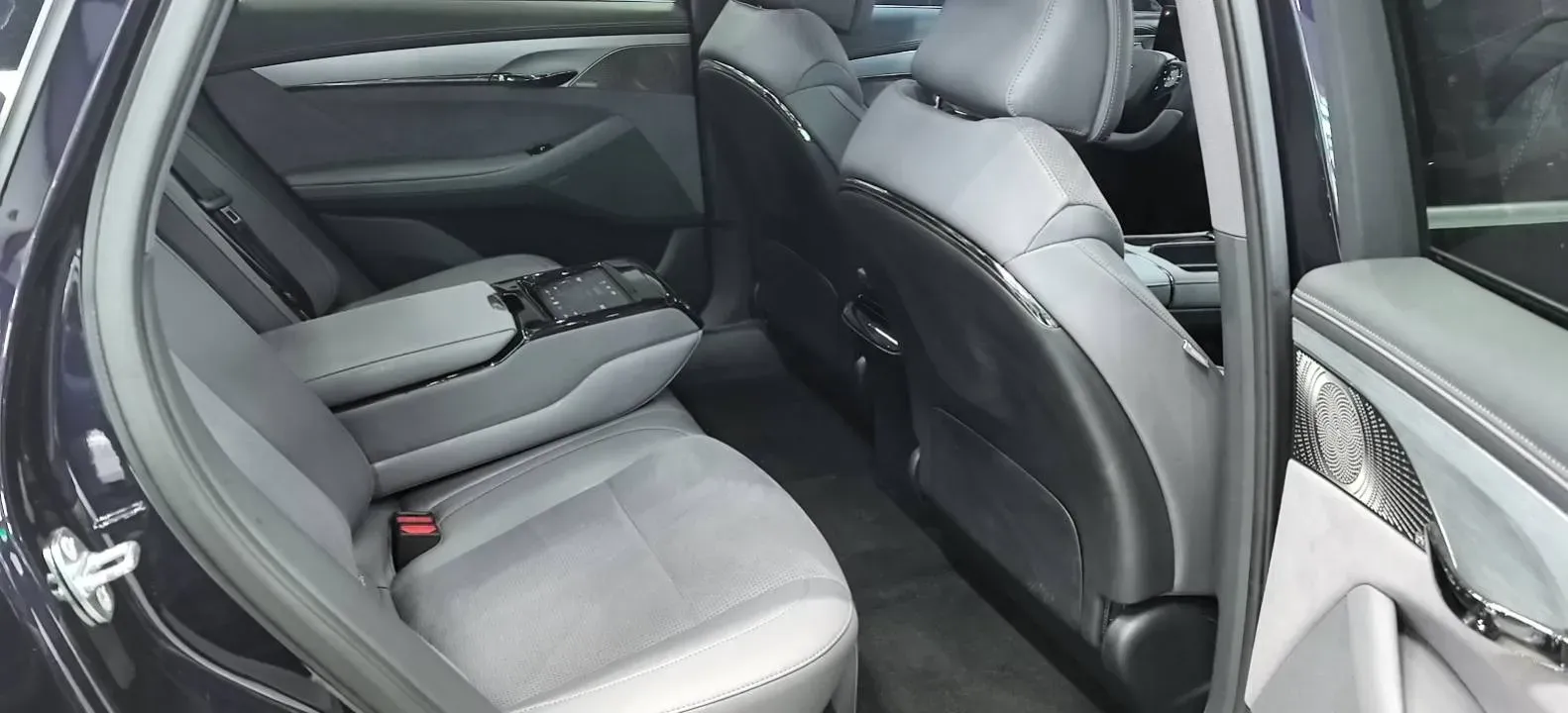 2024 Voyah ZhuiGuang 1.5T 136HP L4 PHEV 43KWH,autocango,china used car exporter,china ev exporter,chinese used car exporter,chinese used ev exporter