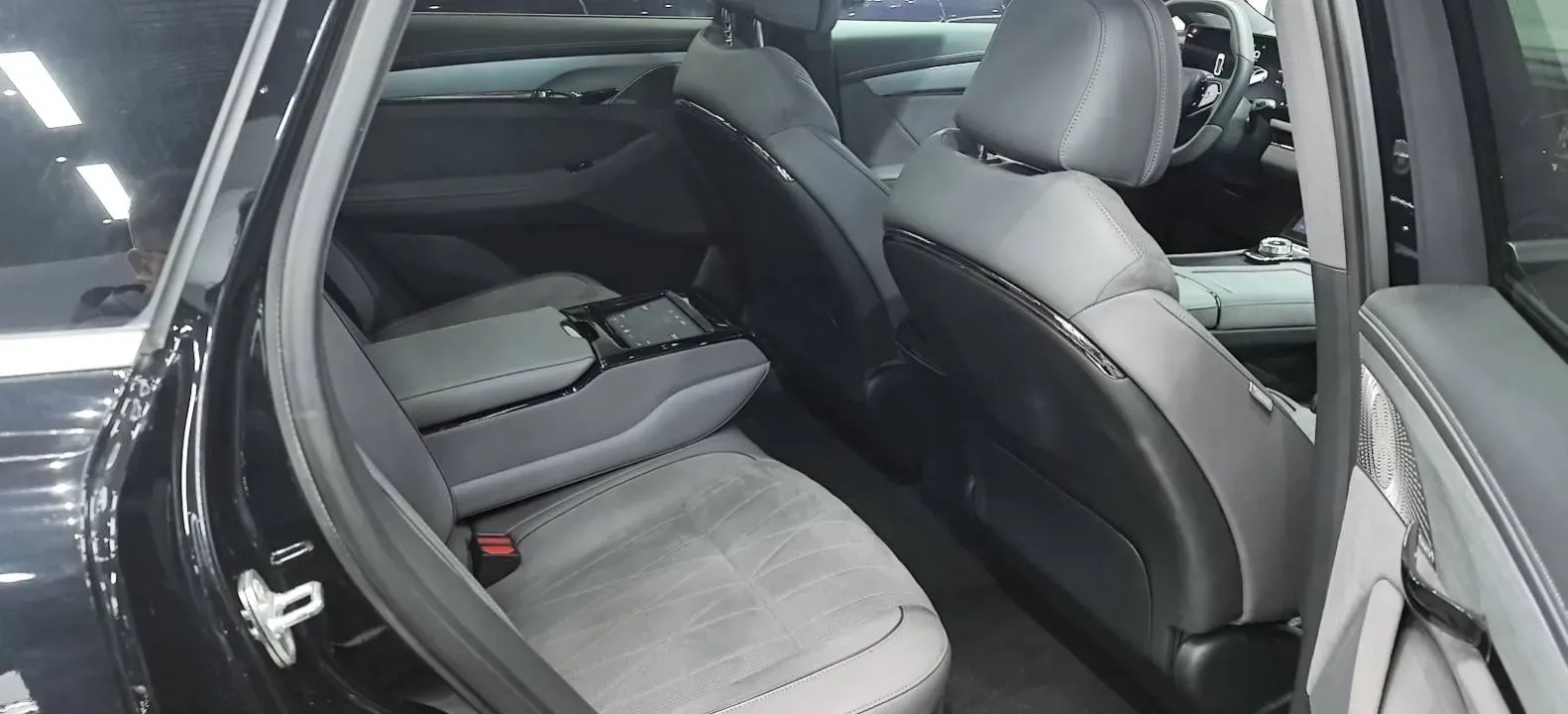 2023 Voyah ZhuiGuang BEV 82.11KWH,autocango,china used car exporter,china ev exporter,chinese used car exporter,chinese used ev exporter