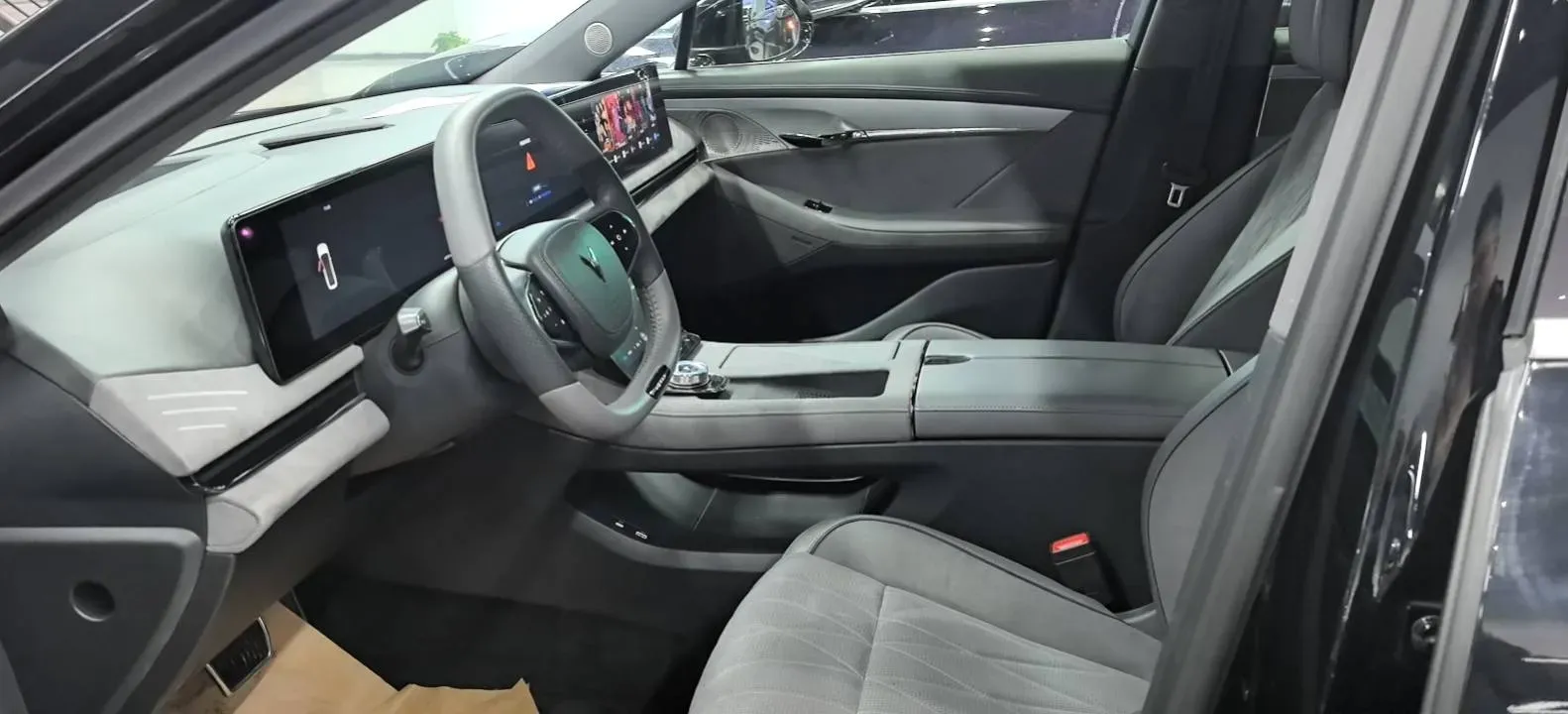 2023 Voyah ZhuiGuang BEV 82.11KWH,autocango,china used car exporter,china ev exporter,chinese used car exporter,chinese used ev exporter