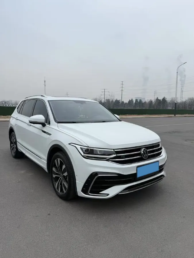2024 Volkswagen Tiguan L 2.0T 186HP L4 7DCT,autocango,china used car exporter,china ev exporter,chinese used car exporter,chinese used ev exporter