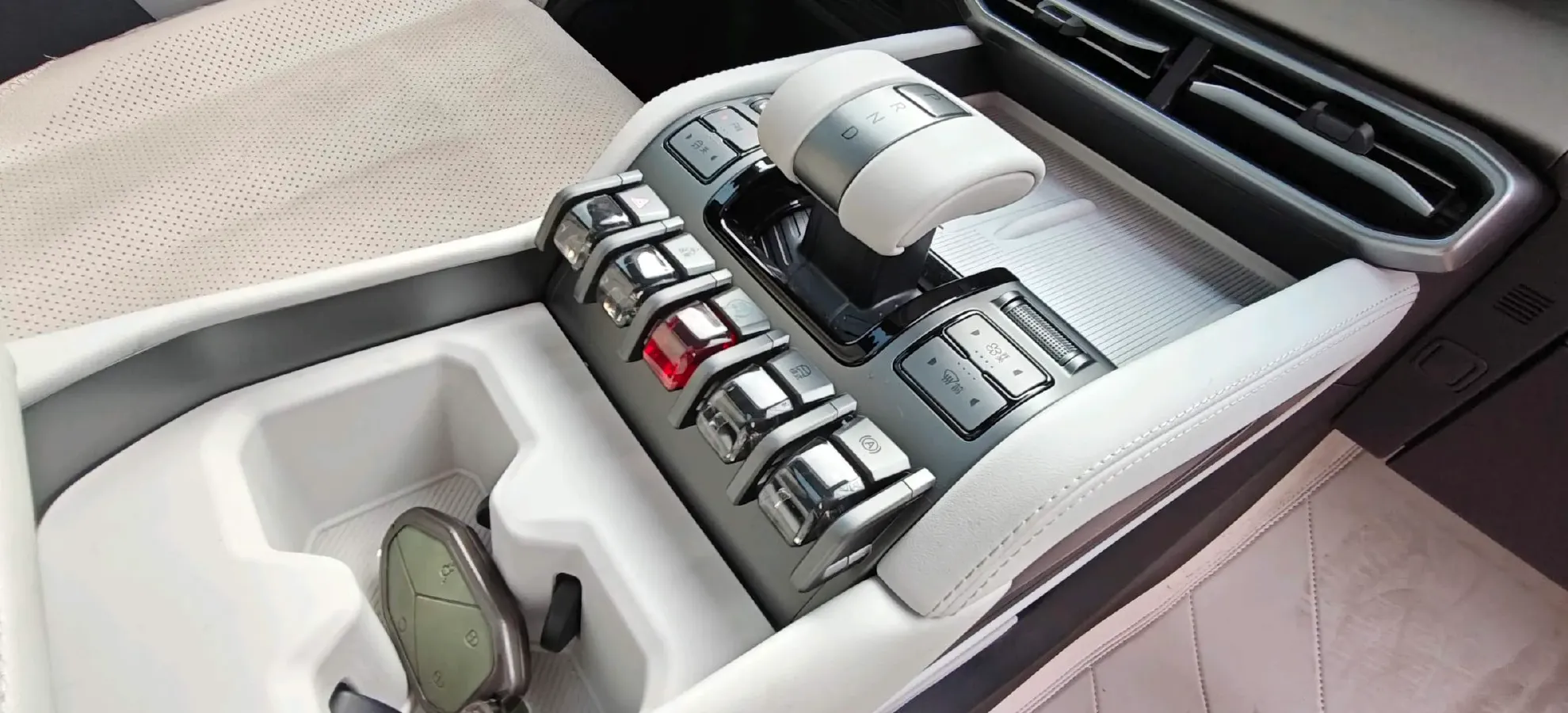 2025 FangChengBao Tai 3 BEV,autocango,china used car exporter,china ev exporter,chinese used car exporter,chinese used ev exporter