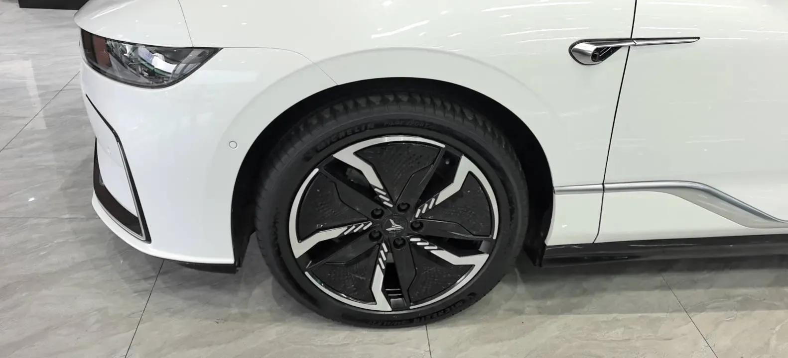 2023 Voyah ZhuiGuang BEV 82.11KWH,autocango,china used car exporter,china ev exporter,chinese used car exporter,chinese used ev exporter