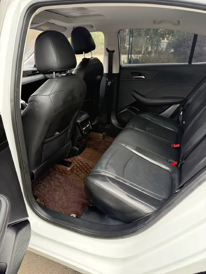 2023 Roewe i5 1.5L 129HP L4 CVT,autocango,china used car exporter,china ev exporter,chinese used car exporter,chinese used ev exporter