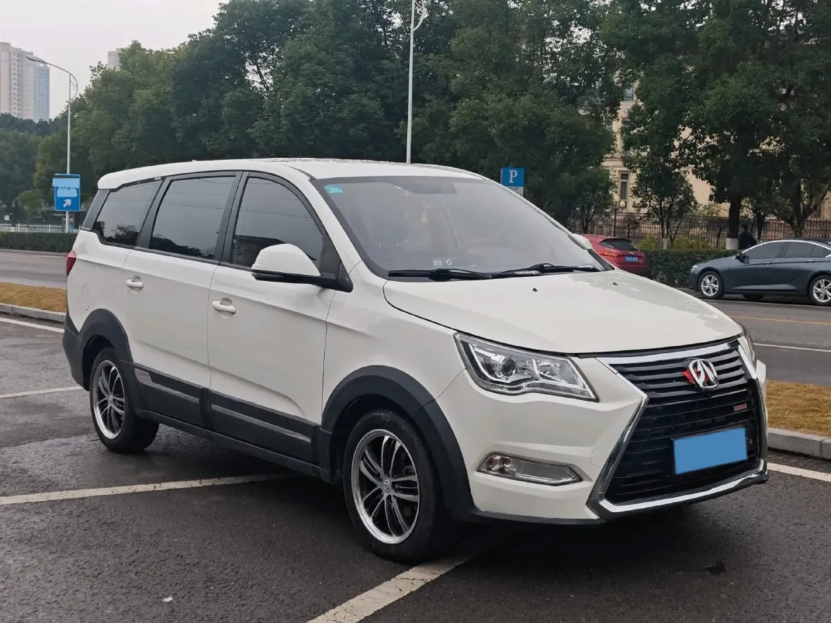 2017 BAIC WeiWang M60 1.5L 116HP L4 5MT,autocango,china used car exporter,china ev exporter,chinese used car exporter,chinese used ev exporter