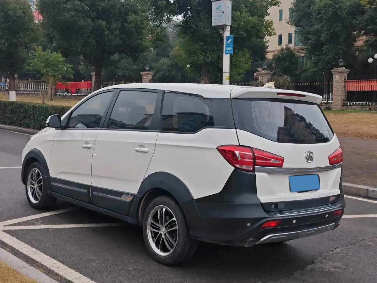 2017 BAIC WeiWang M60 1.5L 116HP L4 5MT,autocango,china used car exporter,china ev exporter,chinese used car exporter,chinese used ev exporter