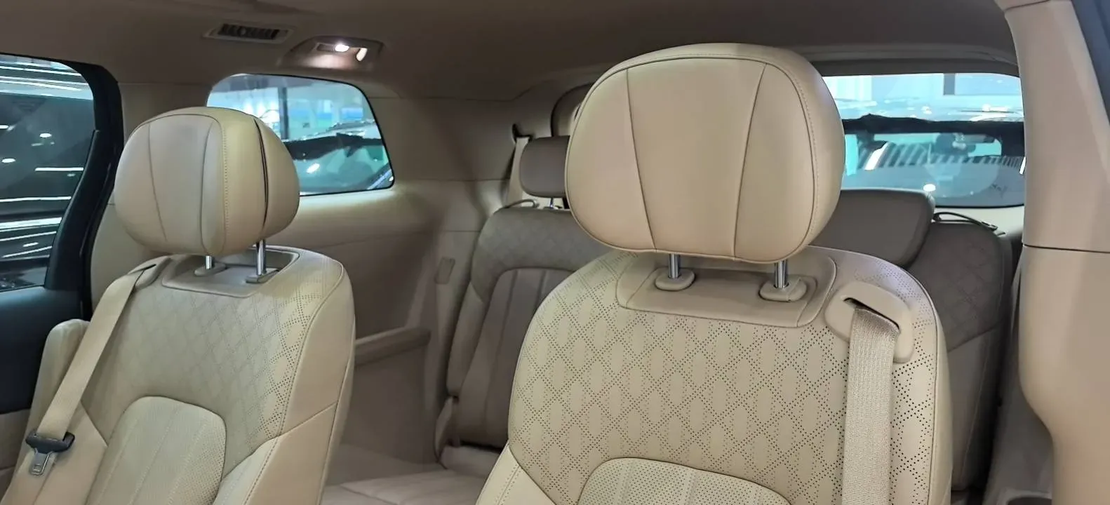 2024 Voyah Dream 1.5T 150HP L4 PHEV 43KWH,autocango,china used car exporter,china ev exporter,chinese used car exporter,chinese used ev exporter