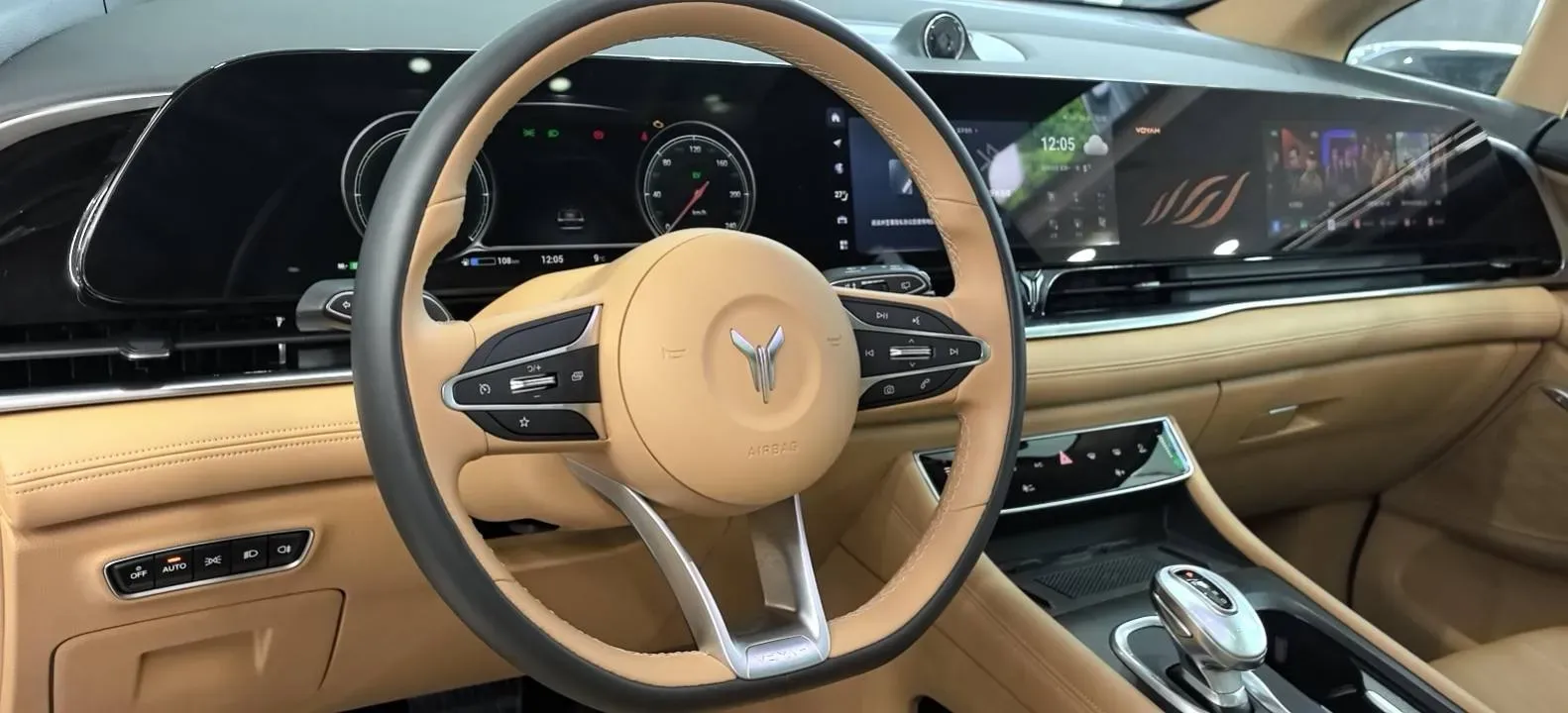 2024 Voyah Dream 1.5T 150HP L4 PHEV 43KWH,autocango,china used car exporter,china ev exporter,chinese used car exporter,chinese used ev exporter