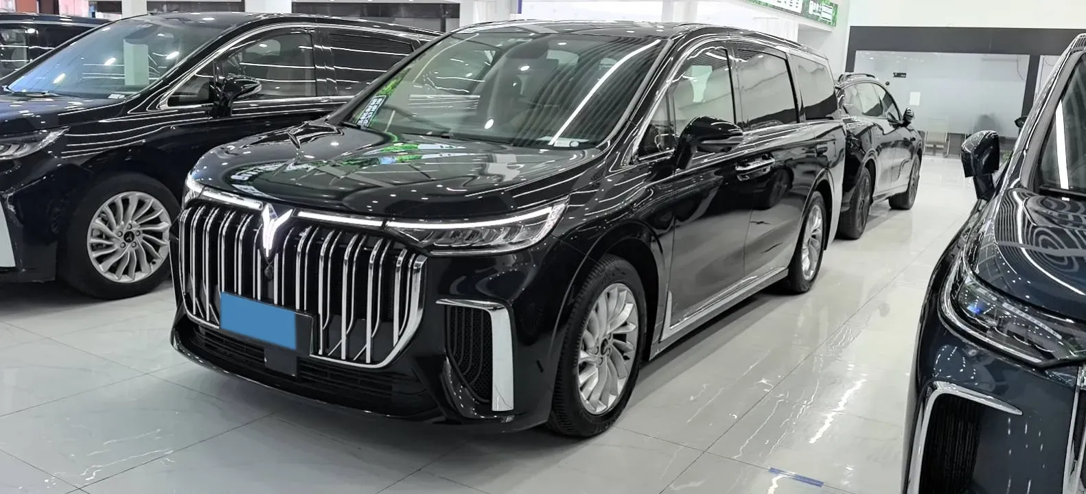 2024 Voyah Dream 1.5T 150HP L4 PHEV 43KWH,autocango,china used car exporter,china ev exporter,chinese used car exporter,chinese used ev exporter