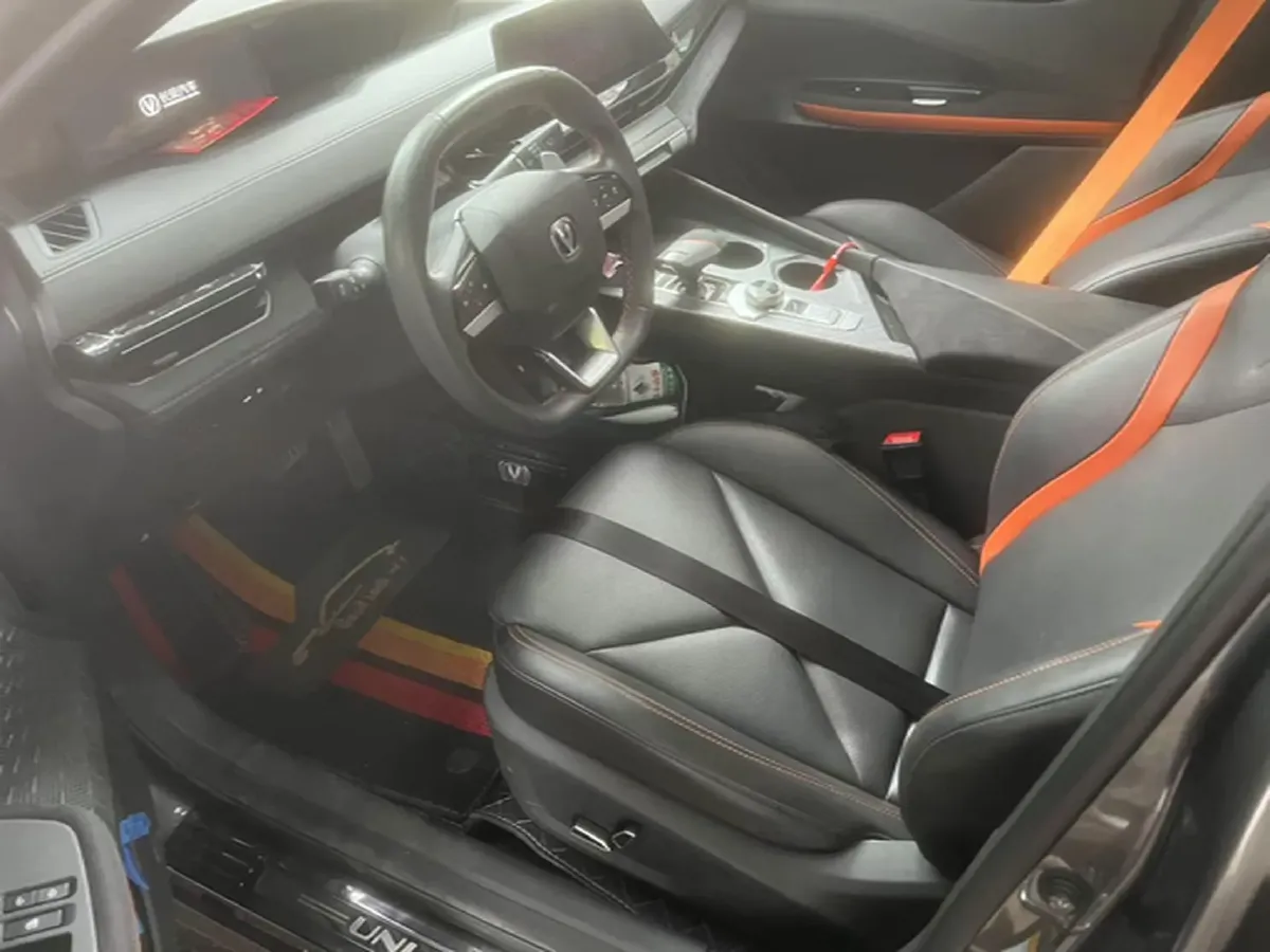 2022 ChangAn UNI-V 1.5T 188HP L4 7DCT,autocango,china used car exporter,china ev exporter,chinese used car exporter,chinese used ev exporter