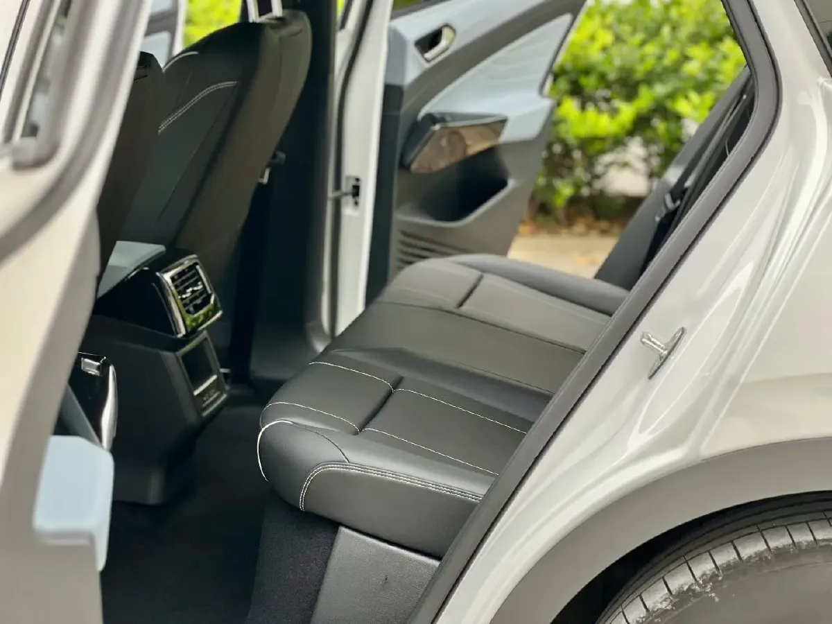 2025 Volkswagen ID.4 X BEV 52.8KWH,autocango,china used car exporter,china ev exporter,chinese used car exporter,chinese used ev exporter