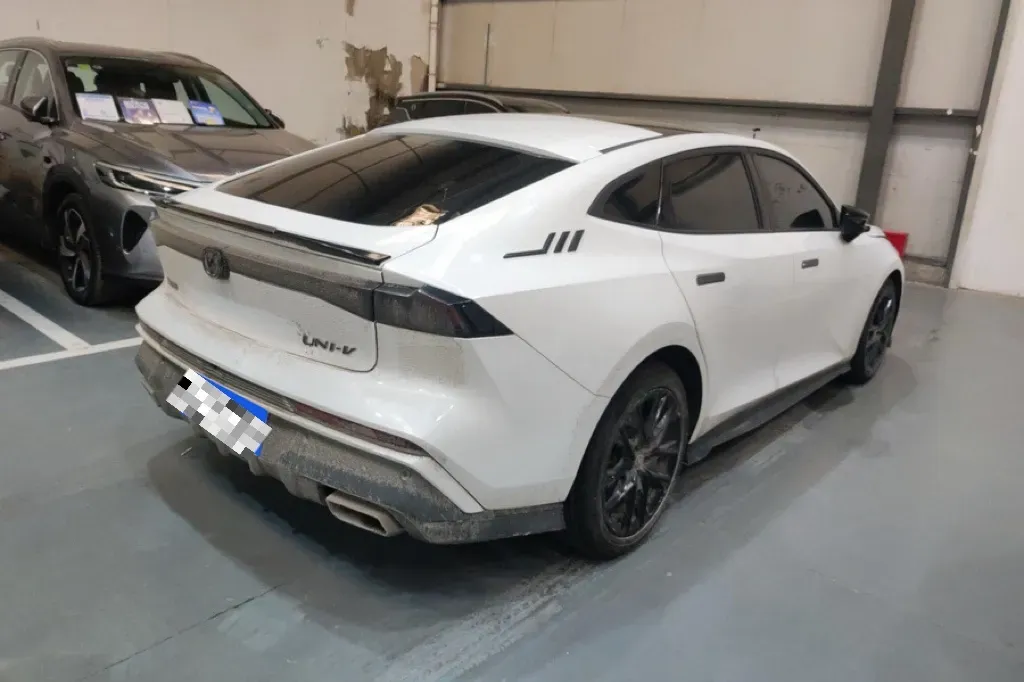 2024 ChangAn UNI-V 1.5T 188HP L4 7DCT,autocango,china used car exporter,china ev exporter,chinese used car exporter,chinese used ev exporter