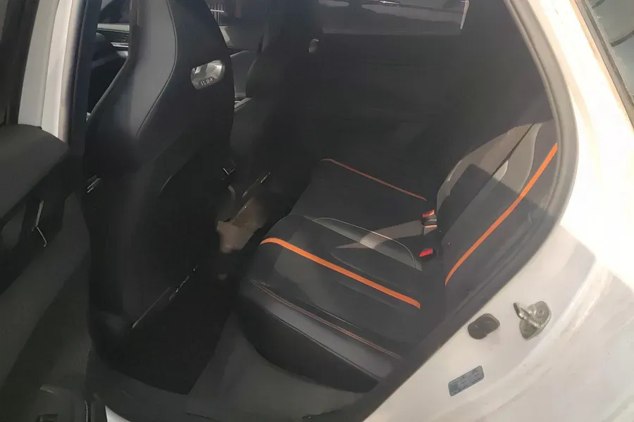 2024 ChangAn UNI-V 1.5T 188HP L4 7DCT,autocango,china used car exporter,china ev exporter,chinese used car exporter,chinese used ev exporter