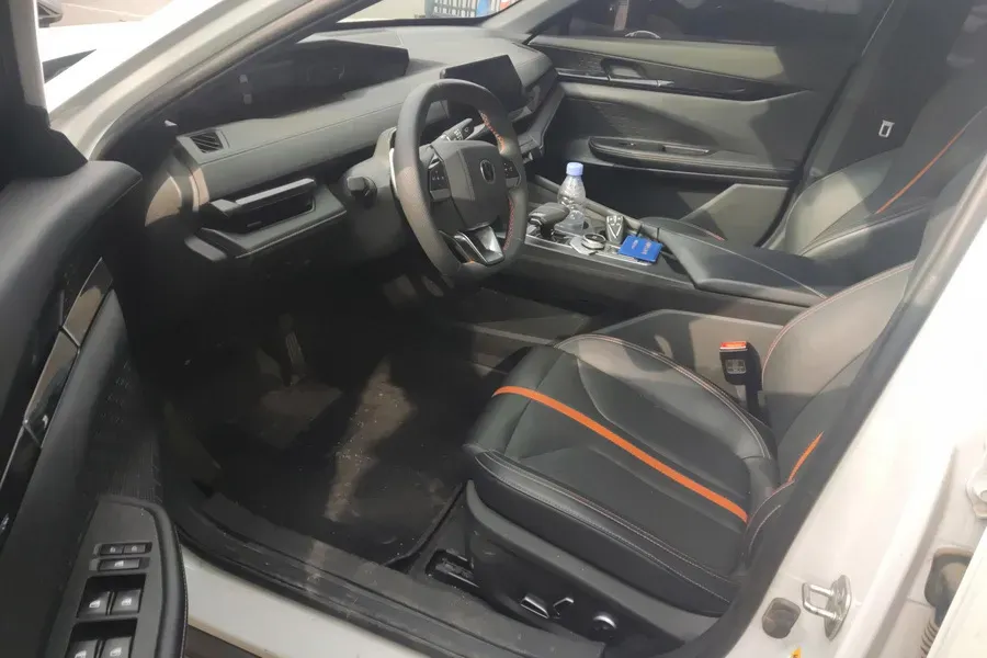 2024 ChangAn UNI-V 1.5T 188HP L4 7DCT,autocango,china used car exporter,china ev exporter,chinese used car exporter,chinese used ev exporter