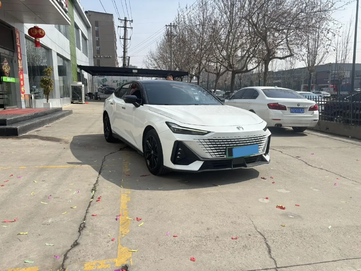 2023 ChangAn UNI-V 1.5T 188HP L4 7DCT,autocango,china used car exporter,china ev exporter,chinese used car exporter,chinese used ev exporter