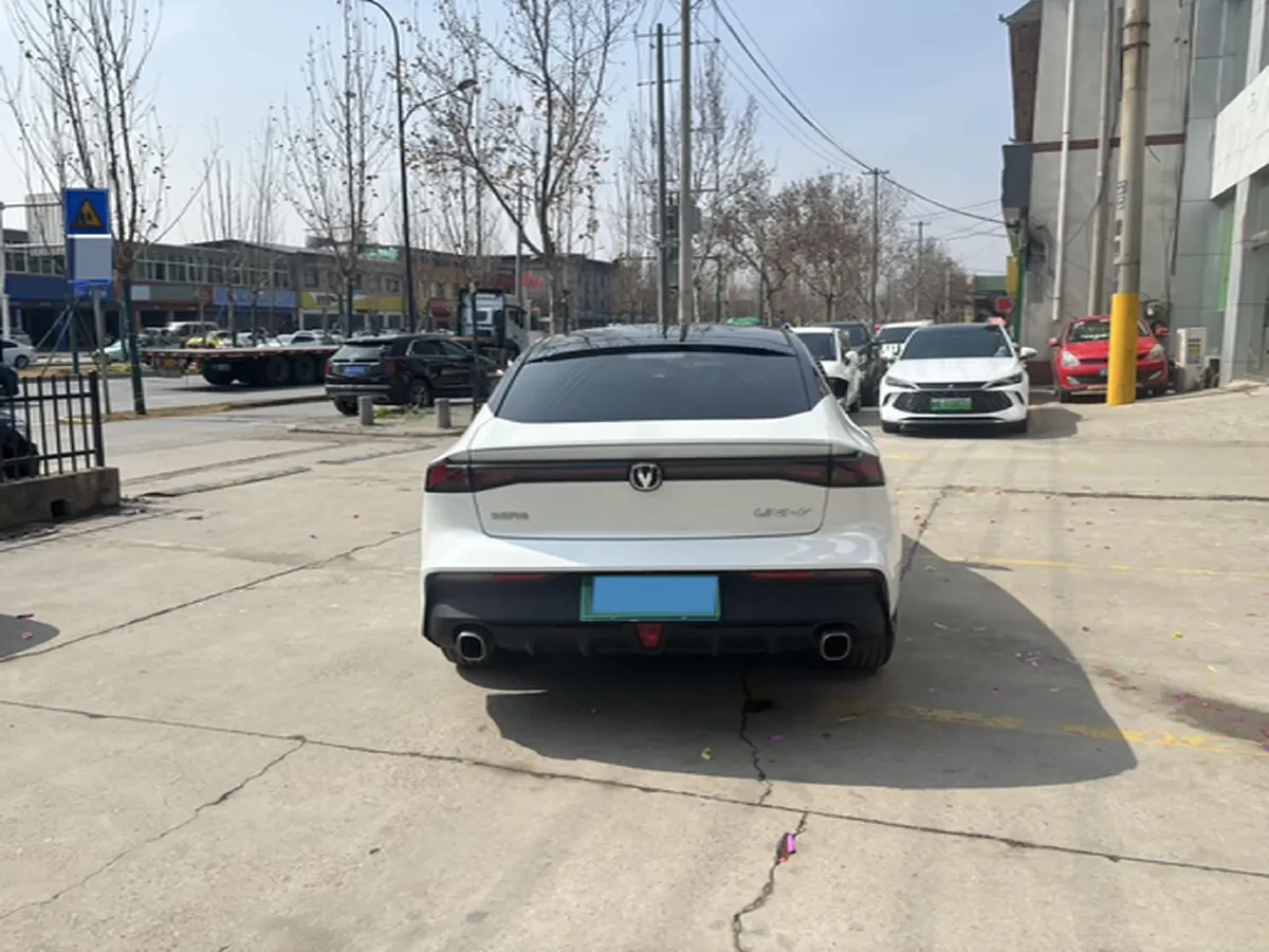 2023 ChangAn UNI-V 1.5T 188HP L4 7DCT,autocango,china used car exporter,china ev exporter,chinese used car exporter,chinese used ev exporter