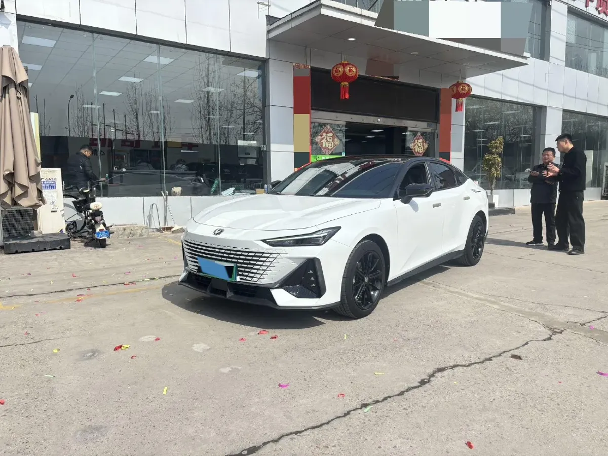 2023 ChangAn UNI-V 1.5T 188HP L4 7DCT,autocango,china used car exporter,china ev exporter,chinese used car exporter,chinese used ev exporter