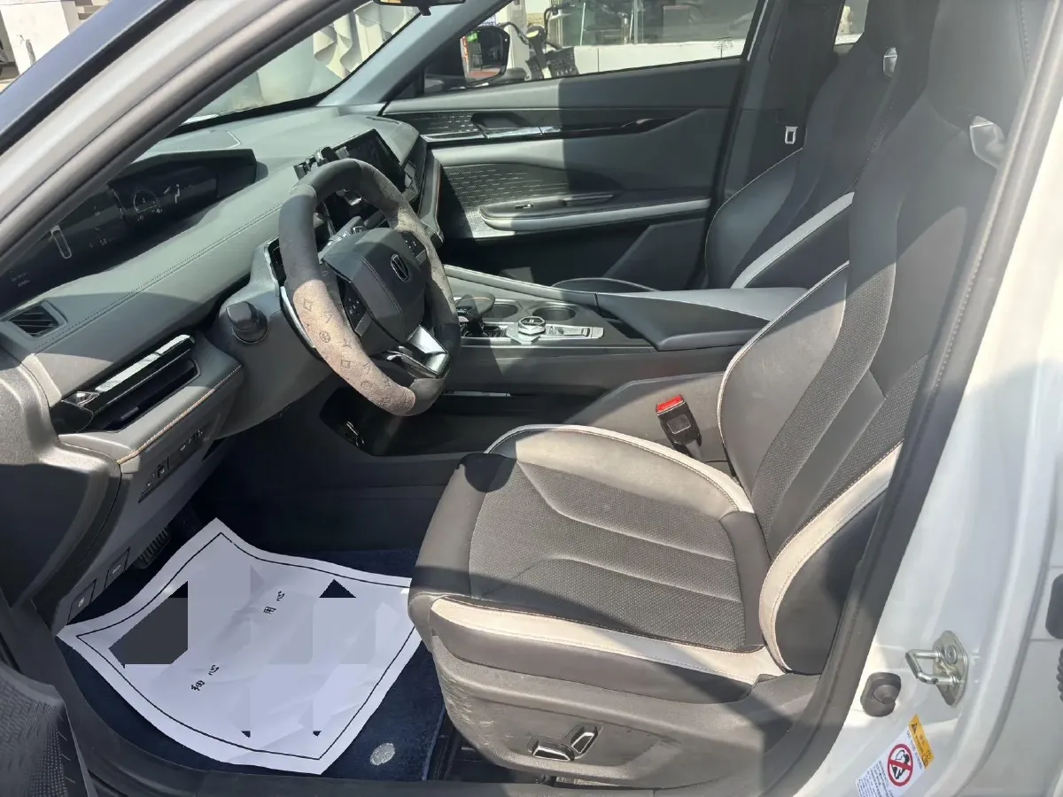 2023 ChangAn UNI-V 1.5T 188HP L4 7DCT,autocango,china used car exporter,china ev exporter,chinese used car exporter,chinese used ev exporter