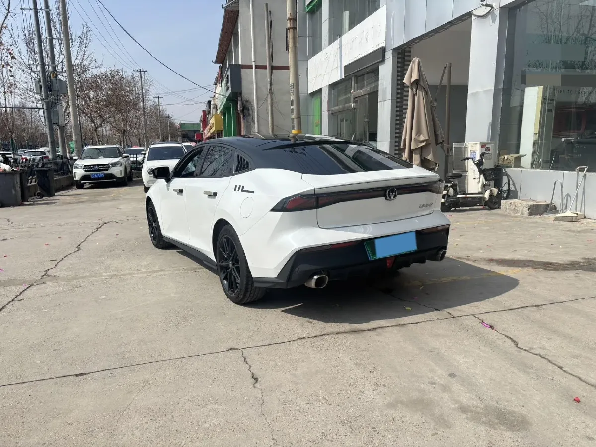 2023 ChangAn UNI-V 1.5T 188HP L4 7DCT,autocango,china used car exporter,china ev exporter,chinese used car exporter,chinese used ev exporter