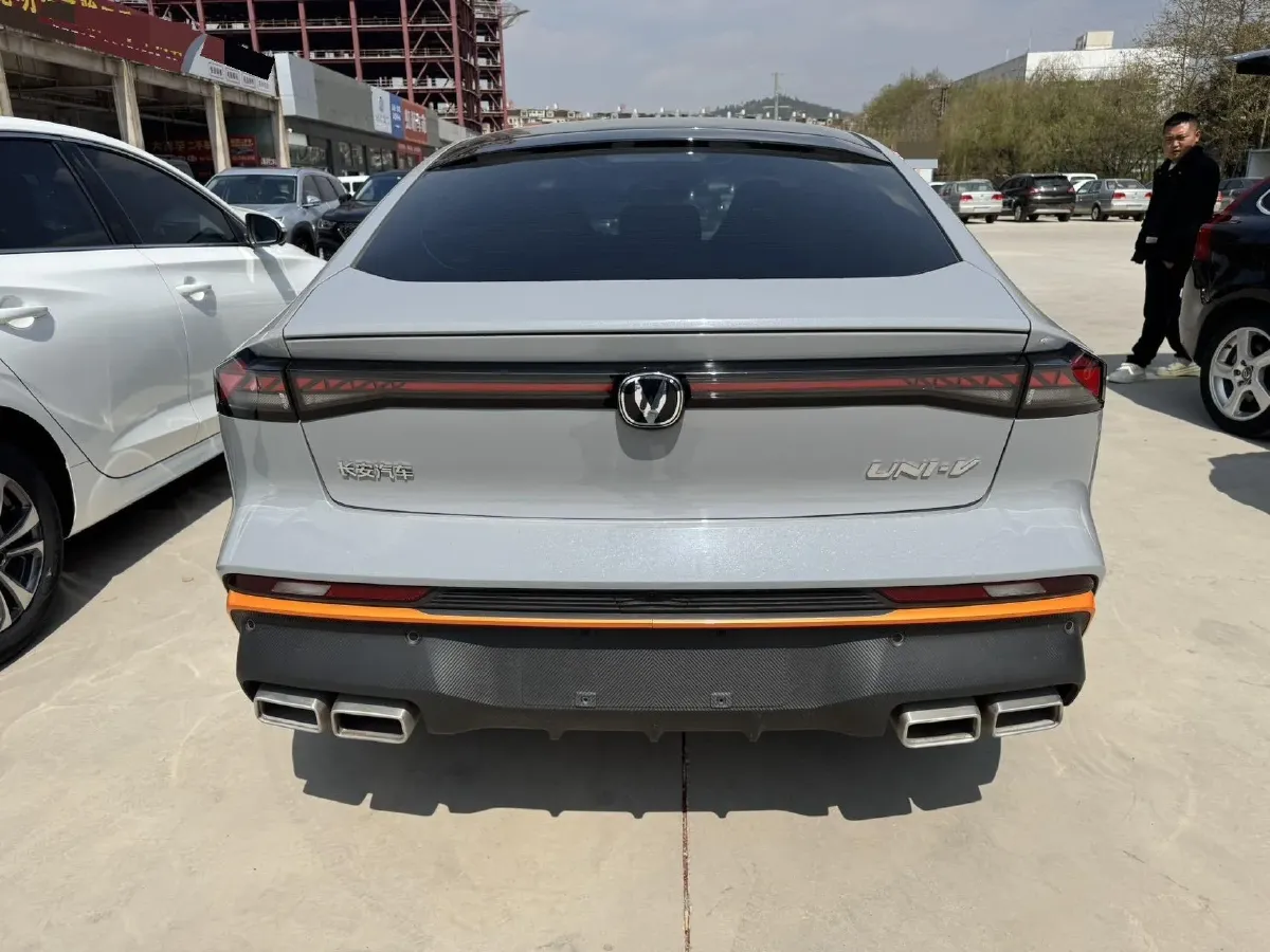 2023 ChangAn UNI-V 1.5T 188HP L4 7DCT,autocango,china used car exporter,china ev exporter,chinese used car exporter,chinese used ev exporter