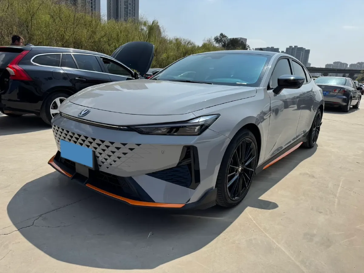 2023 ChangAn UNI-V 1.5T 188HP L4 7DCT,autocango,china used car exporter,china ev exporter,chinese used car exporter,chinese used ev exporter