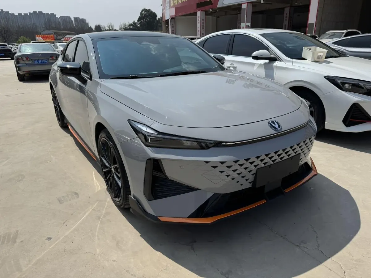 2023 ChangAn UNI-V 1.5T 188HP L4 7DCT,autocango,china used car exporter,china ev exporter,chinese used car exporter,chinese used ev exporter