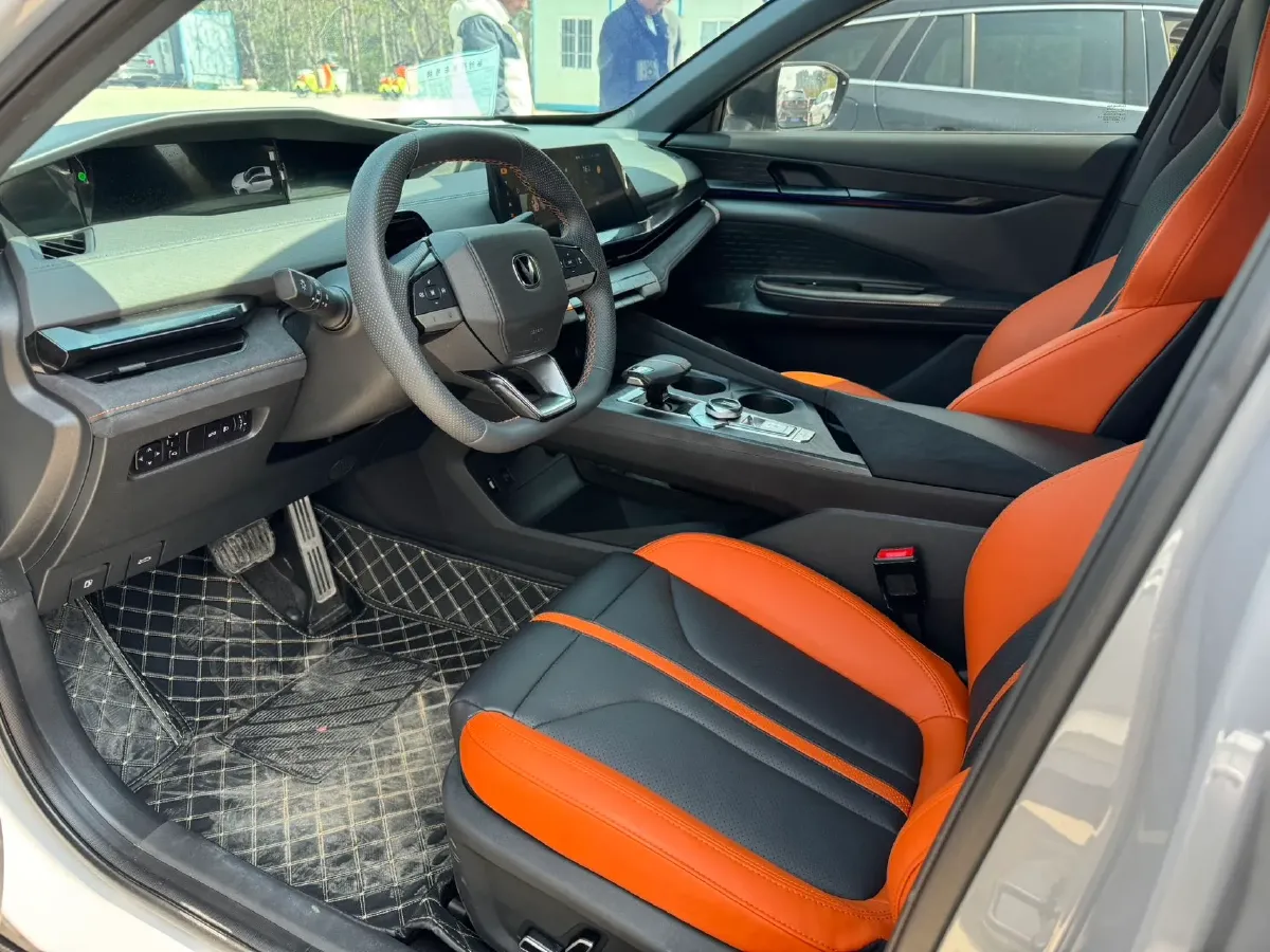 2023 ChangAn UNI-V 1.5T 188HP L4 7DCT,autocango,china used car exporter,china ev exporter,chinese used car exporter,chinese used ev exporter