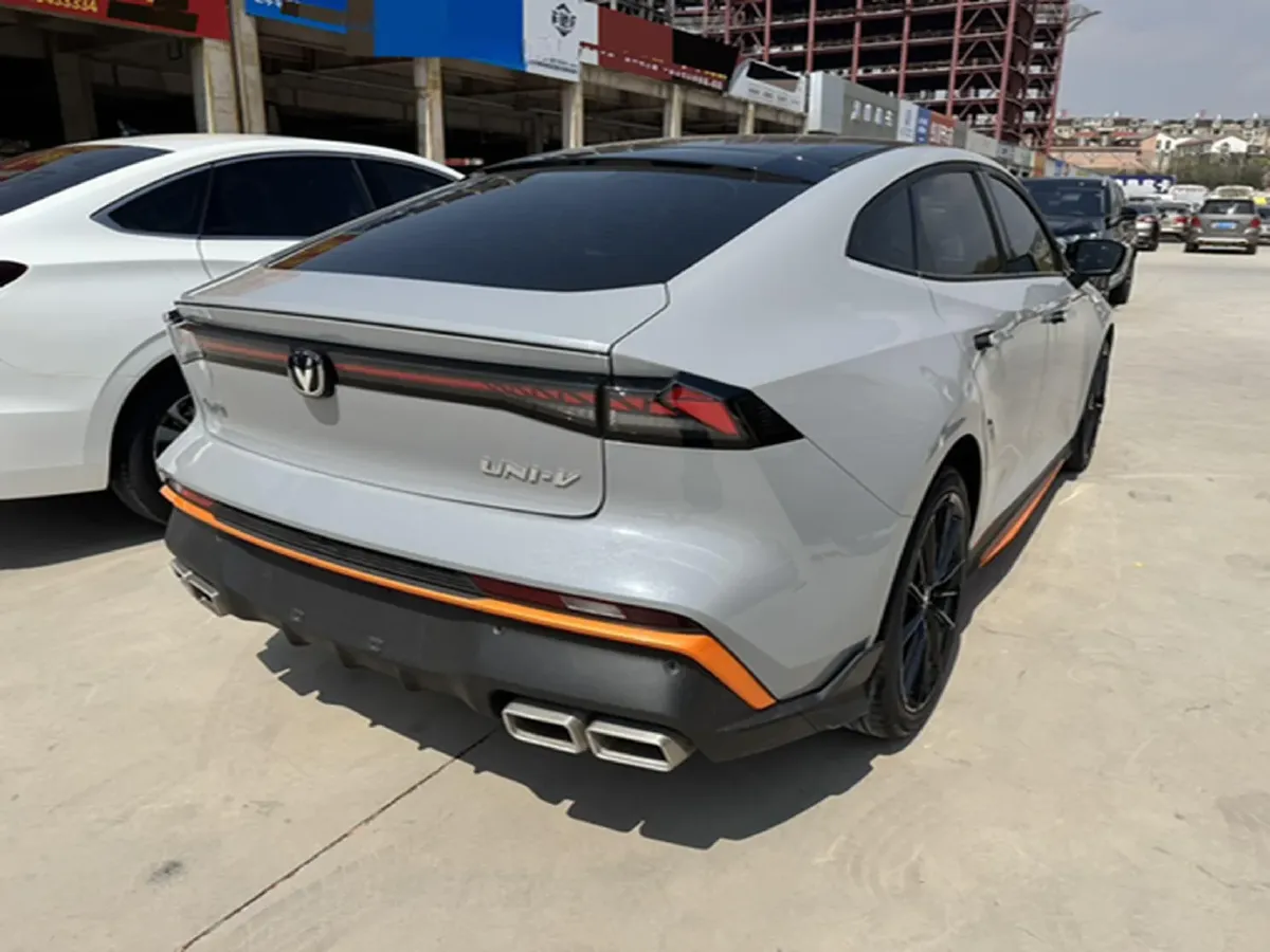 2023 ChangAn UNI-V 1.5T 188HP L4 7DCT,autocango,china used car exporter,china ev exporter,chinese used car exporter,chinese used ev exporter