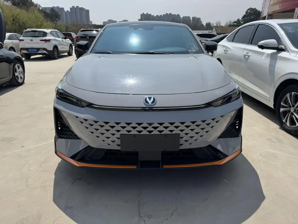 2023 ChangAn UNI-V 1.5T 188HP L4 7DCT,autocango,china used car exporter,china ev exporter,chinese used car exporter,chinese used ev exporter