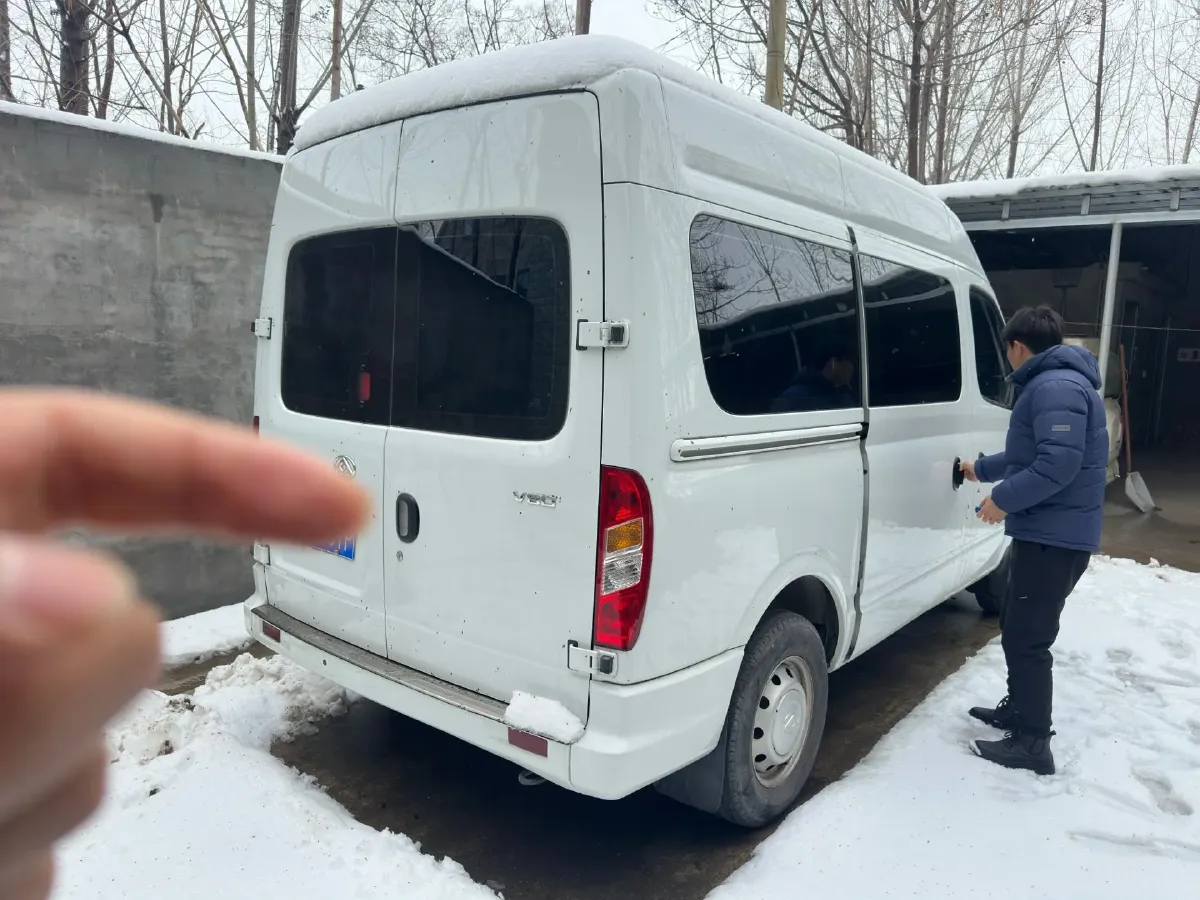 2023 MAXUS XinTu V80 2.0T 127HP L4 6MT,autocango,china used car exporter,china ev exporter,chinese used car exporter,chinese used ev exporter