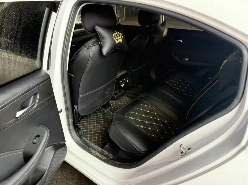 2023 Roewe i5 1.5L 129HP L4 CVT,autocango,china used car exporter,china ev exporter,chinese used car exporter,chinese used ev exporter