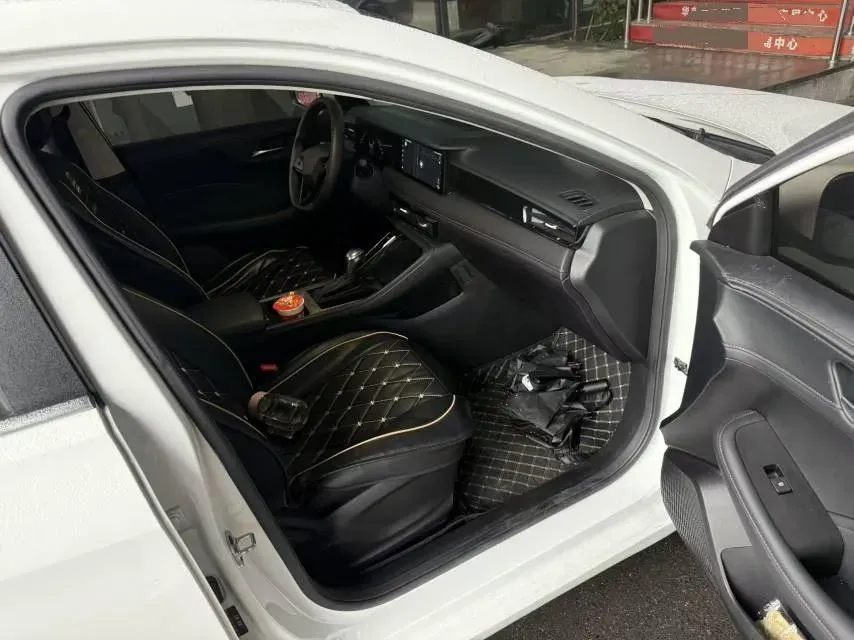 2023 Roewe i5 1.5L 129HP L4 CVT,autocango,china used car exporter,china ev exporter,chinese used car exporter,chinese used ev exporter