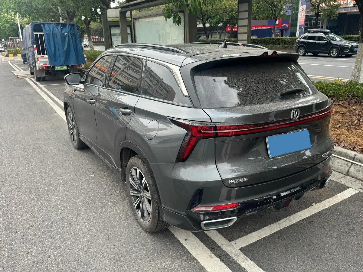 2023 ChangAn CS75 Plus 1.5T 188HP L4 8AT,autocango,china used car exporter,china ev exporter,chinese used car exporter,chinese used ev exporter