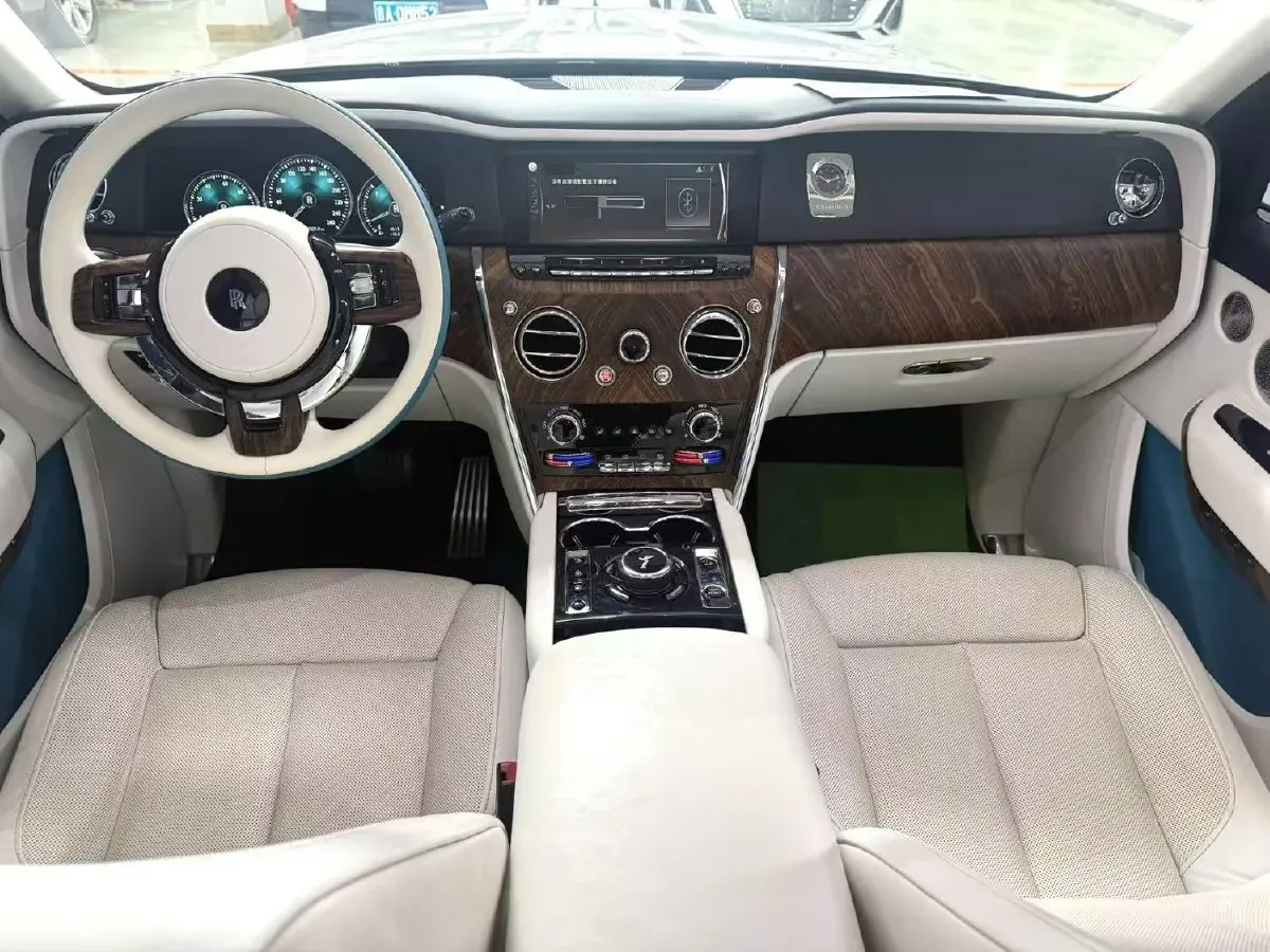 2018 Rolls-Royce Cullinan 6.7T 571HP V12 8AT,autocango,china used car exporter,china ev exporter,chinese used car exporter,chinese used ev exporter