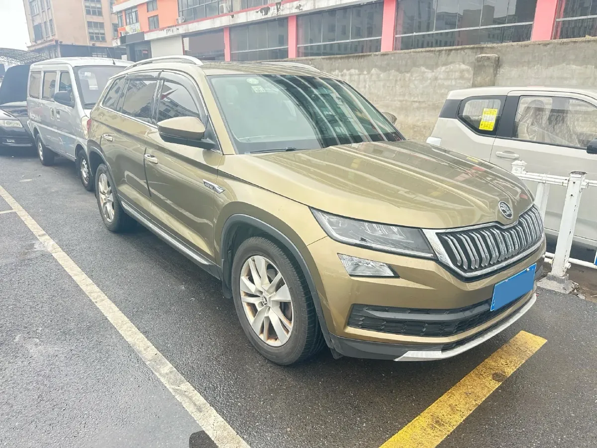 2018 Skoda Kodiak 2.0T 186HP L4 7DCT,autocango,china used car exporter,china ev exporter,chinese used car exporter,chinese used ev exporter