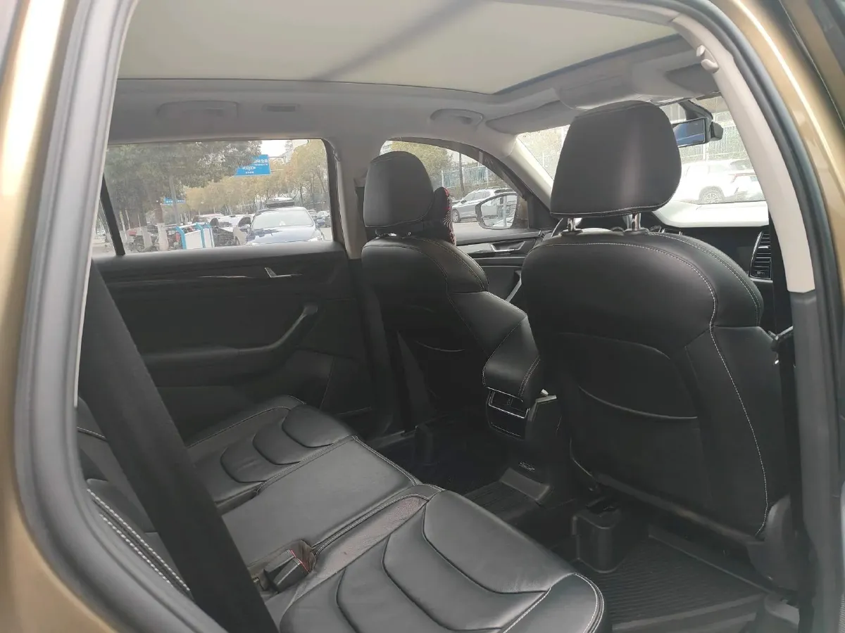 2018 Skoda Kodiak 2.0T 186HP L4 7DCT,autocango,china used car exporter,china ev exporter,chinese used car exporter,chinese used ev exporter