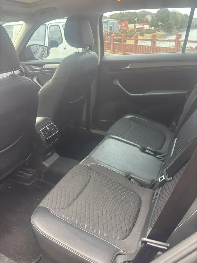 2018 Skoda Kodiak 2.0T 186HP L4 7DCT,autocango,china used car exporter,china ev exporter,chinese used car exporter,chinese used ev exporter