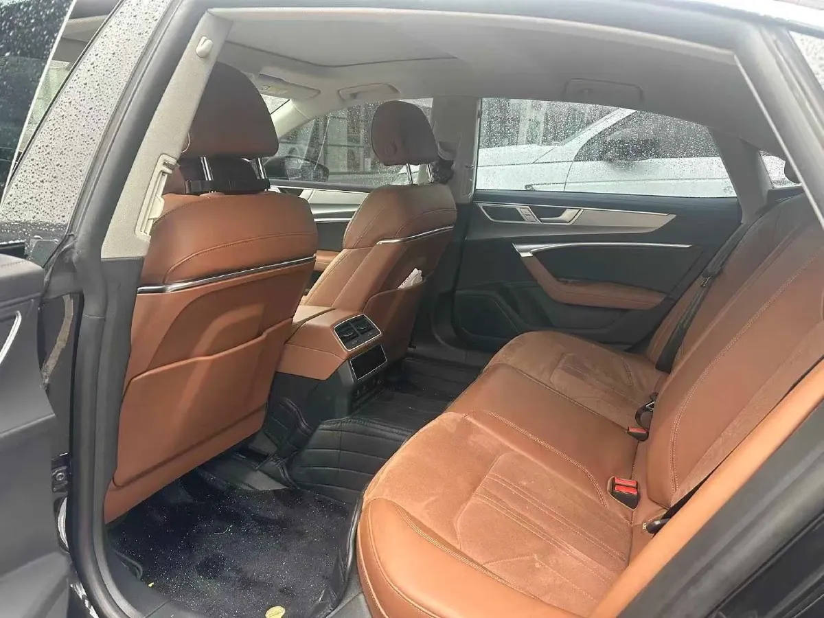 2024 Audi A7L 2.0T 245HP L4 7DCT,autocango,china used car exporter,china ev exporter,chinese used car exporter,chinese used ev exporter